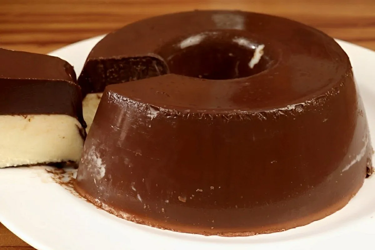 Pudim de leite ninho com chocolate muito fácil de fazer que