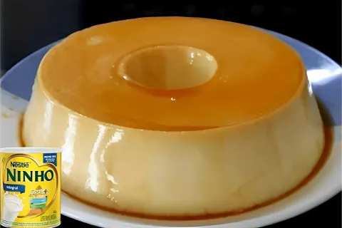 Pudim de leite ninho fácil de fazer e delicioso para a sobre