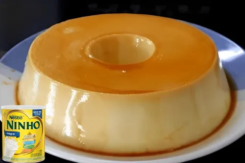 Pudim de Leite Ninho sem forno e sem ovos é só bater os ingr