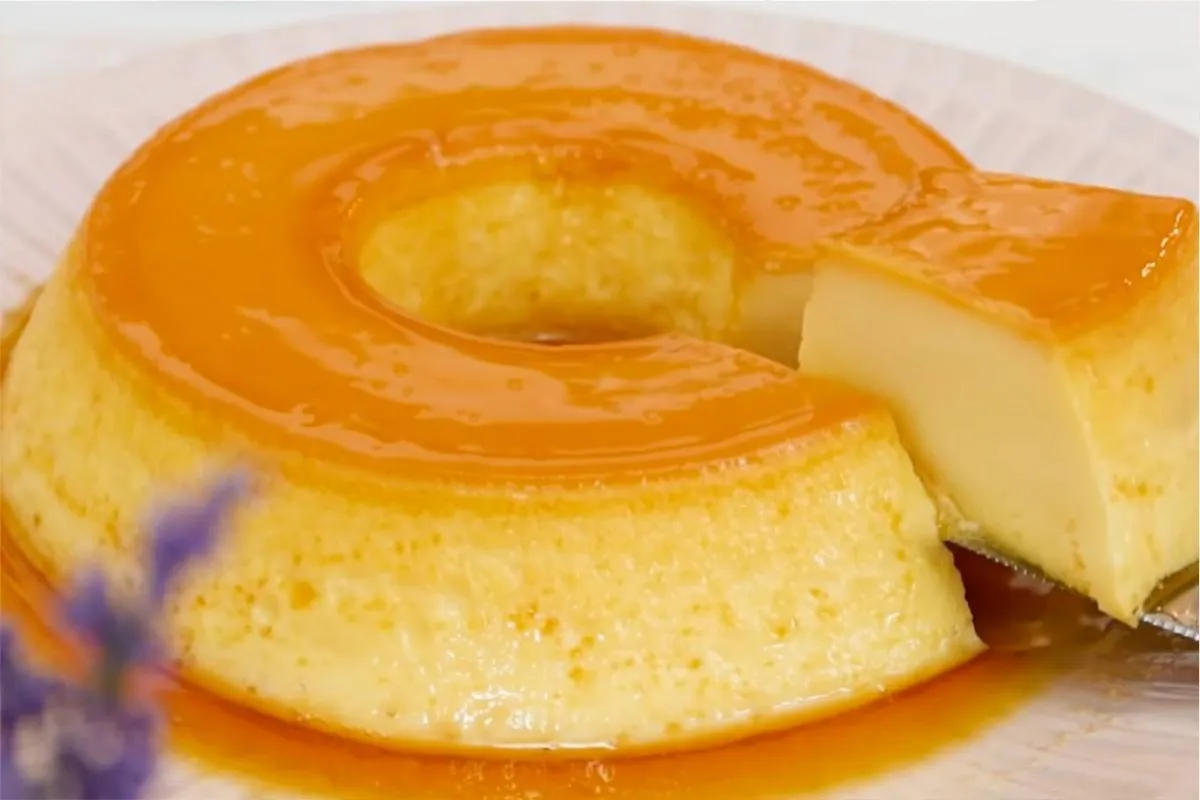 Pudim de leite sem forno feito na boca do fogão fica pronto