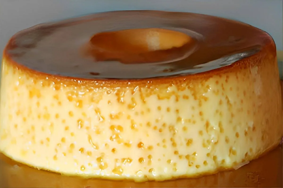 Pudim de leite tradicional com furinhos uma sobremesa maravi