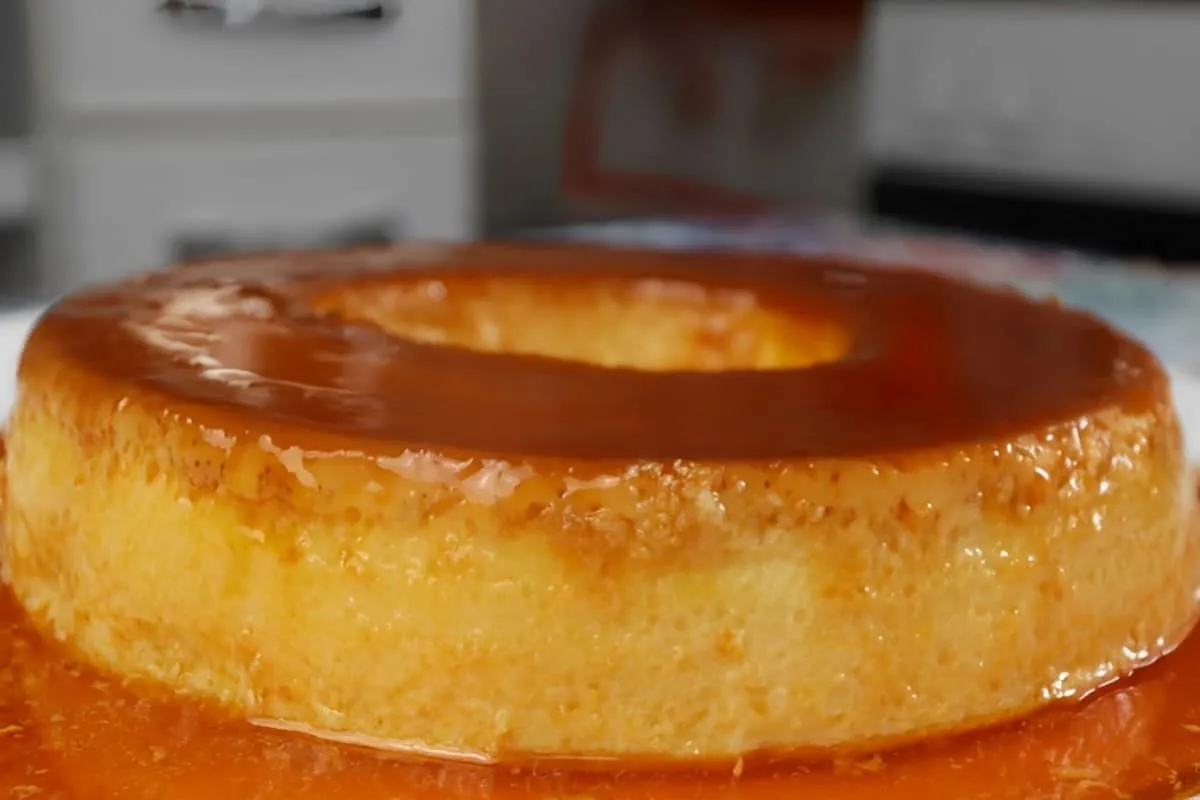 Pudim de leite tradicional com leite condensado uma sobremes