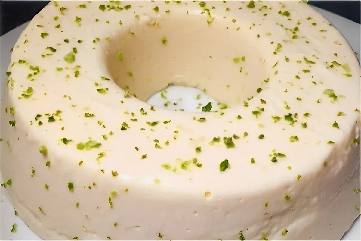 Pudim de limão fácil e rápido fica pronto em minutos sem ovo