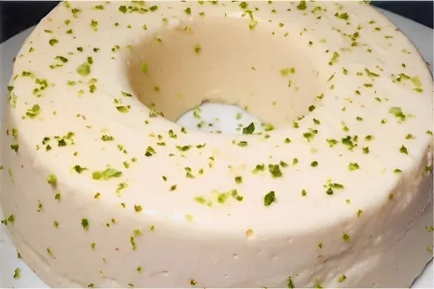 Pudim de limão fácil e rápido fica pronto em minutos sem ovo