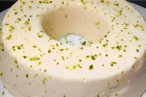 Pudim de limão sem ovos e que não vai ao forno é só bater os