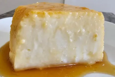 Pudim de maizena, uma sobremesa econômica, que não vai ao fo