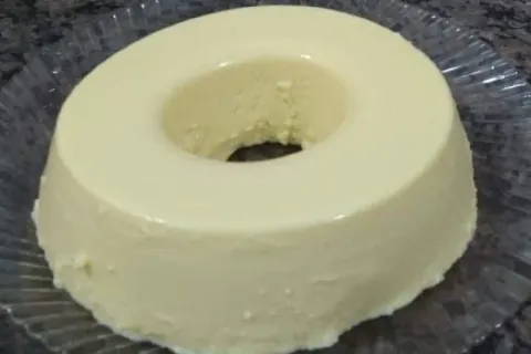 Pudim de maracujá que não vai no forno feito com 4 ingredien