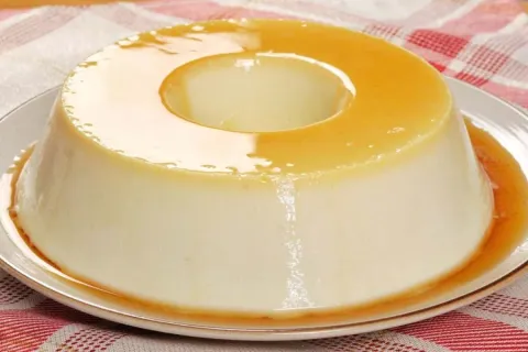 Pudim de maria mole, que não leva ovos e fica com uma textur