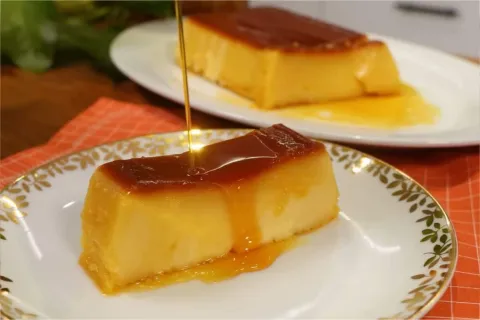 Pudim de padaria econômico e delicioso: receita que sempre d