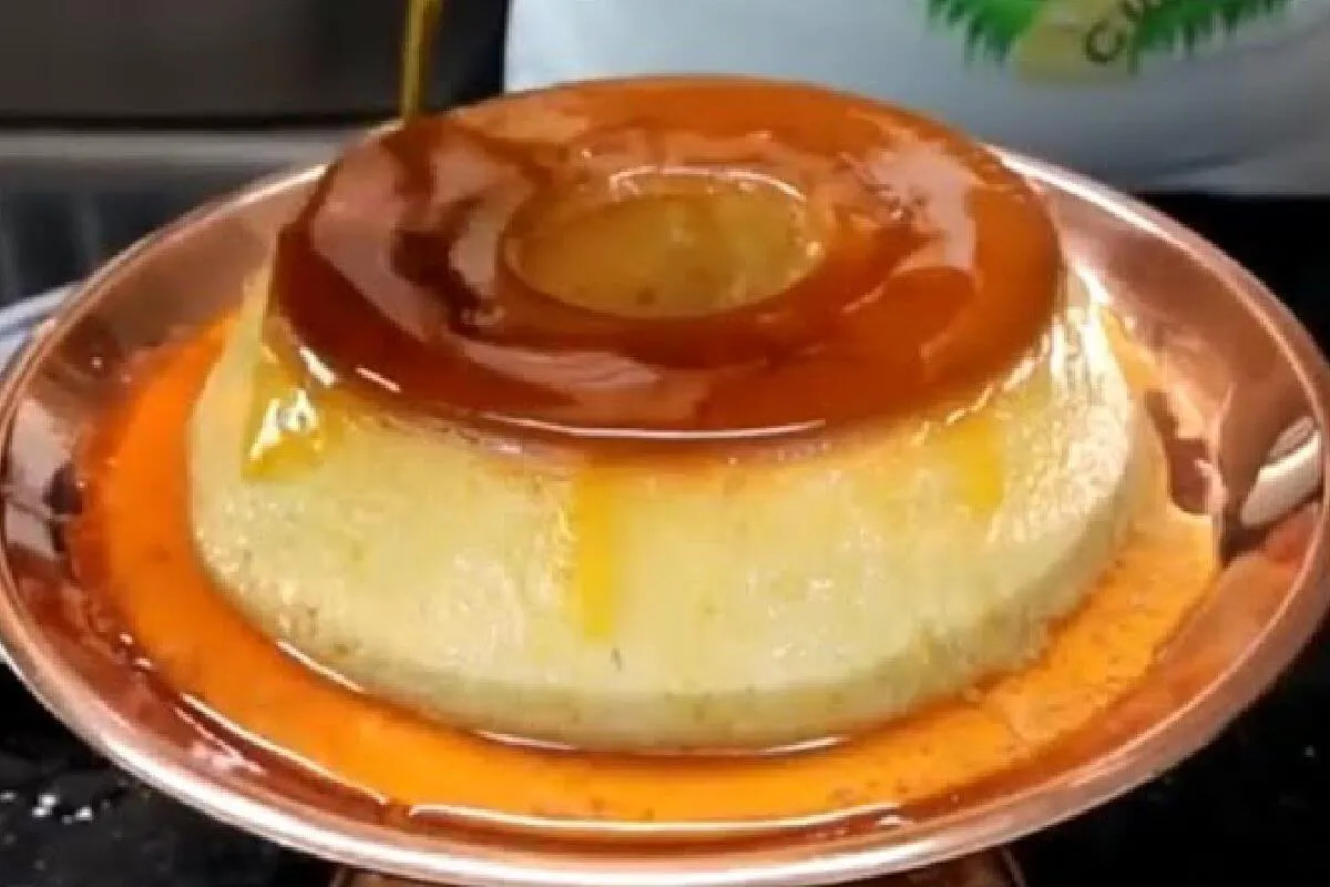 Pudim de panela bem cremoso que fica pronto super rapidinho