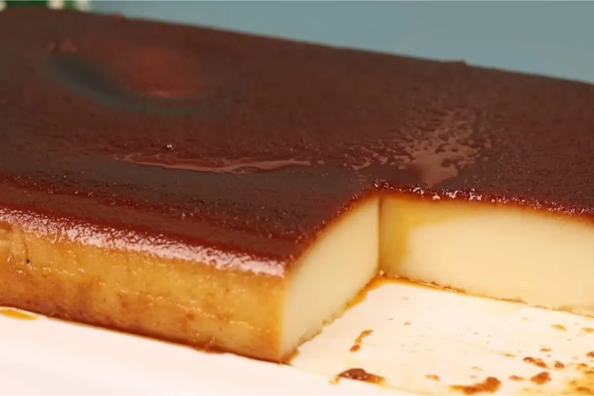 Pudim de pão amanhecido cremoso e delicioso aproveitando o p