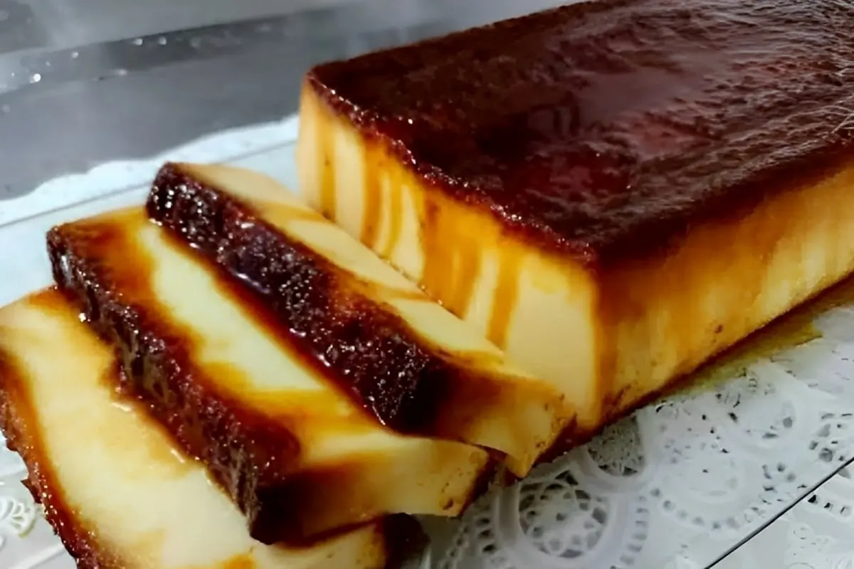 Pudim de pão amanhecido simples e fácil de fazer basta bater