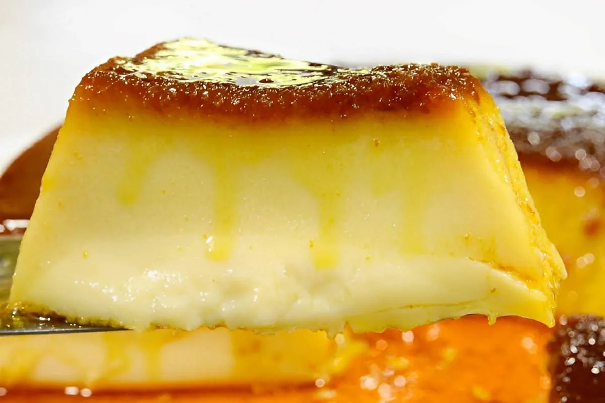 Pudim de pão fácil basta bater os ingredientes e levar para