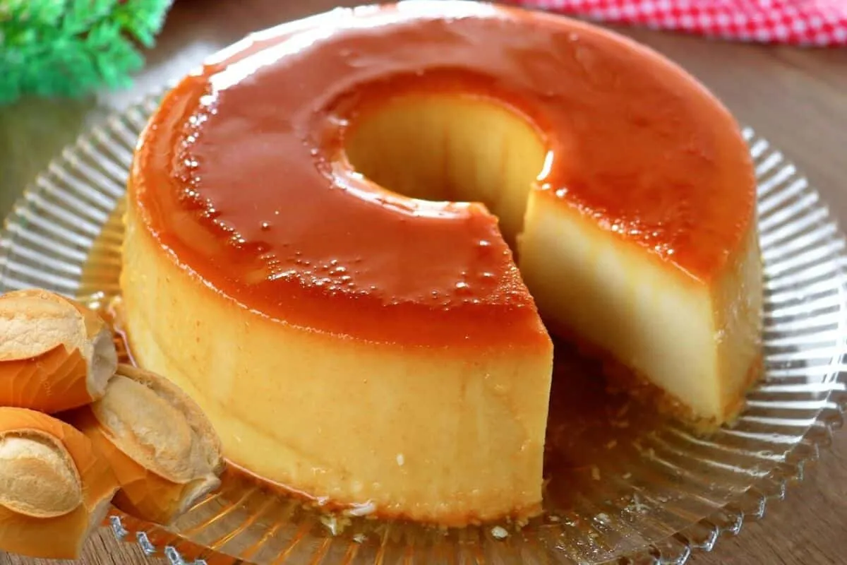 Pudim de pão fácil de preparar e com aquela calda de caramel