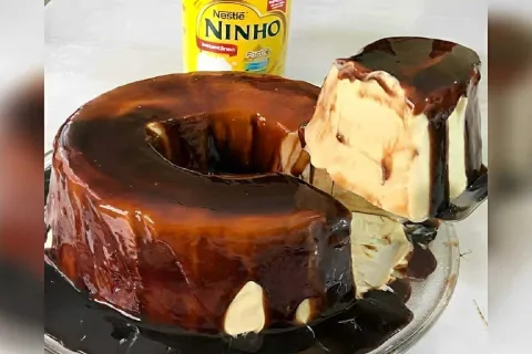 Pudim de sorvete de Leite Ninho com calda uma sobremesa perf