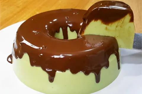 Pudim sem açúcar e com poucas calorias feito com um ingredie