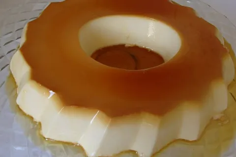 Pudim sem ovos que não vai ao forno cremoso delicioso e fáci