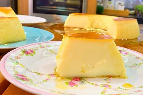 Pudim tradicional grande para a sobremesa de toda a família