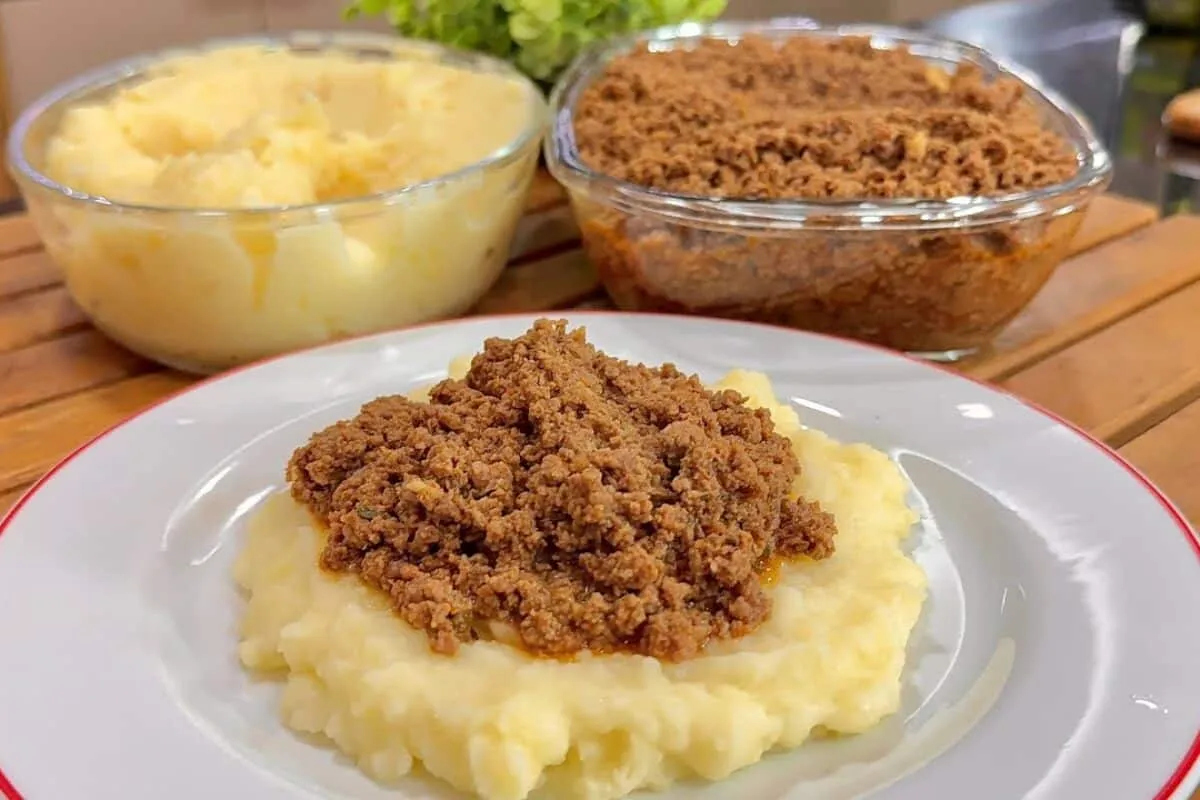 Purê de batata cremoso com carne moída ideal para dieta rápi
