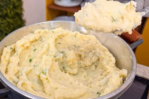 Purê de batata perfeito muito cremoso e aveludado, feito de 
