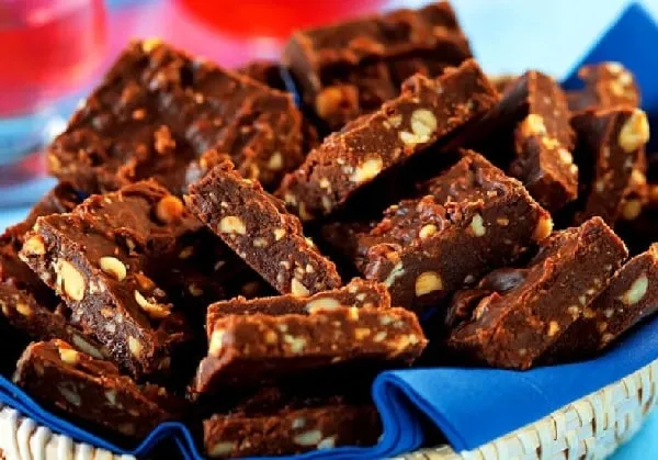 Quadradinhos de Chocolate com Amendoim