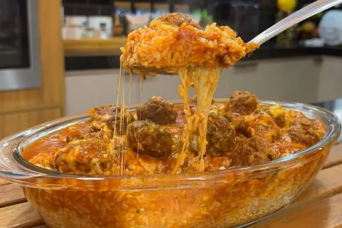 Quando você aprender a fazer esse arroz com almôndegas vai s