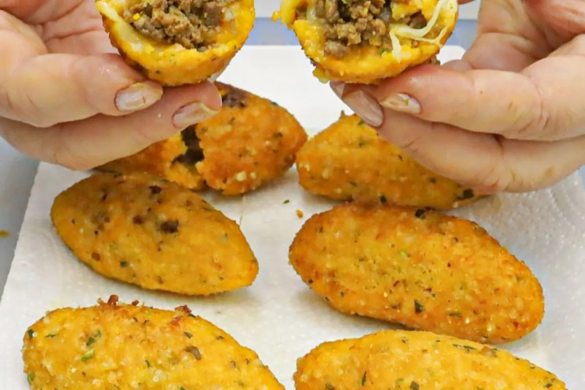 Quibe de arroz rápido e fácil com recheio cremoso feito com