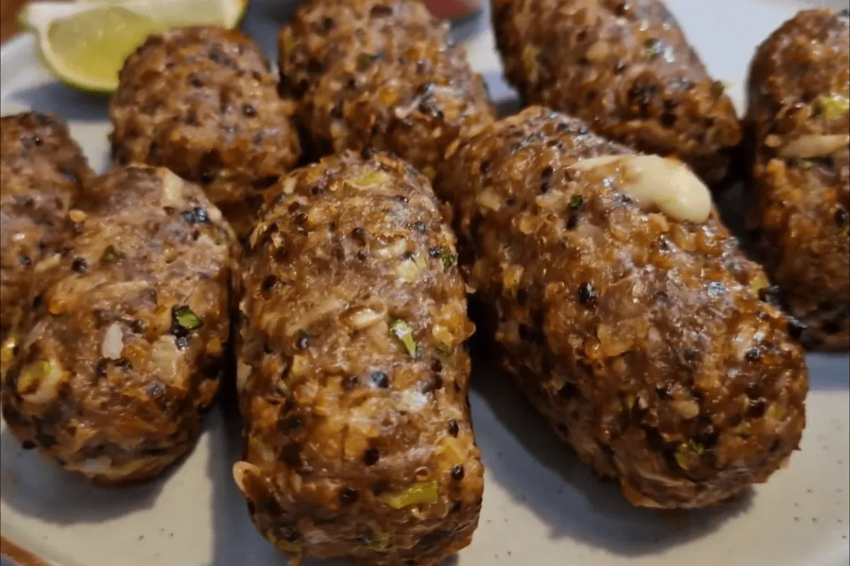 Quibe de quinoa na airfryer ou forno para um lanche saudável e prático nestas festas