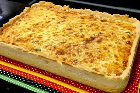 Quiche especial com atum tomate e queijo uma delícia muito f