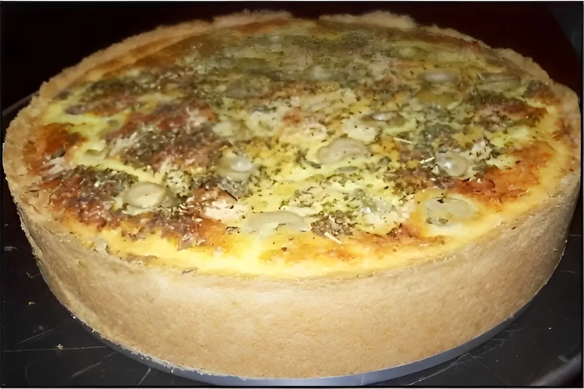 Quiche fácil de frango com palmito para seu lanche ou jantar