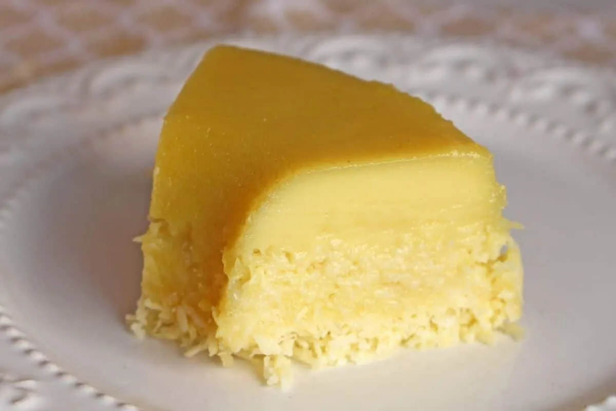 Quindão caseiro cremoso e tradicional: docinho que derrete n
