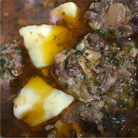 Rabada na panela de pressão suculenta, deliciosa e muito fác