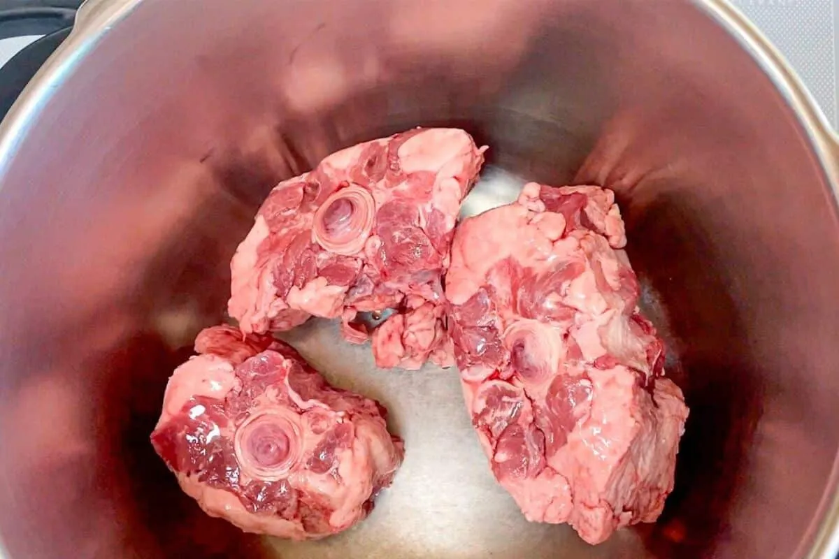 Rabada soltando do osso: receita tradicional e saborosa do j