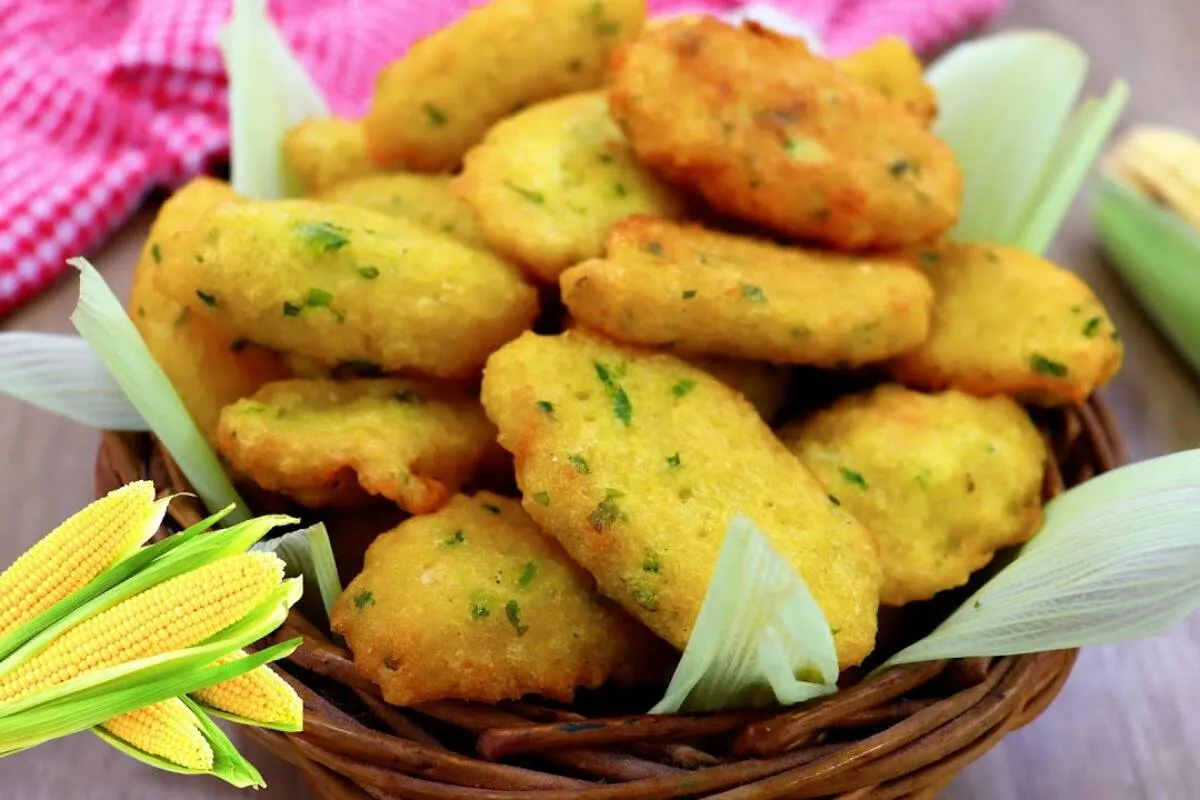 Receita caipira de bolinho de milho verde que é fácil e muit