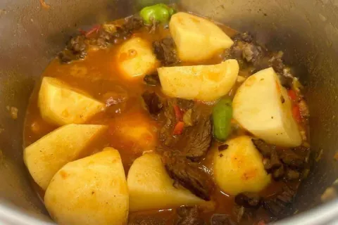Receita da minha mãe de carne com batata que fica simplesmen