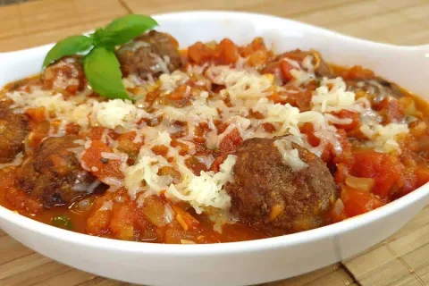 Receita de almôndegas suculentas para servir no almoço de di