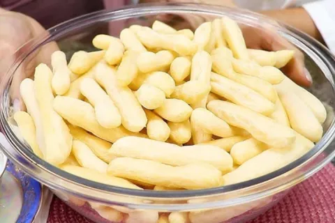 Receita de biscoito de polvilho fácil de fazer e que rende b