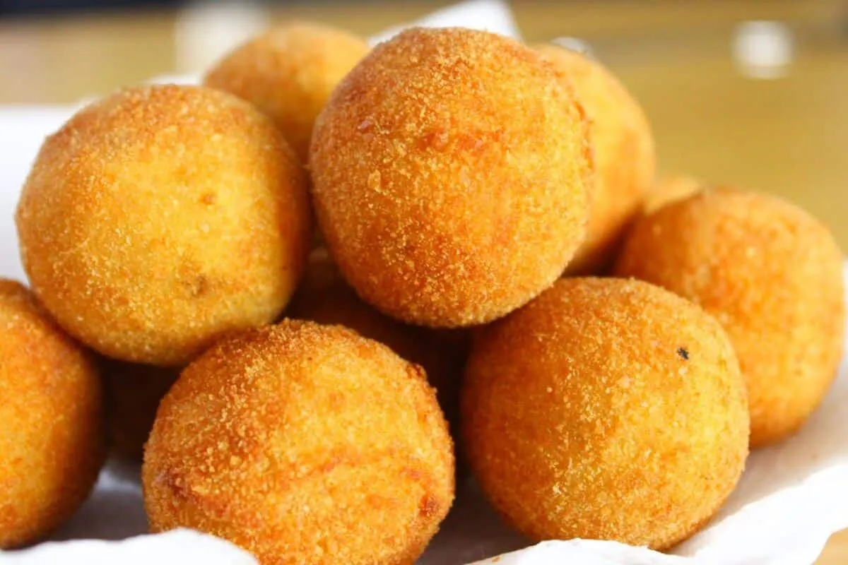 Receita de bolinha de queijo sem massa que você vai adorar e