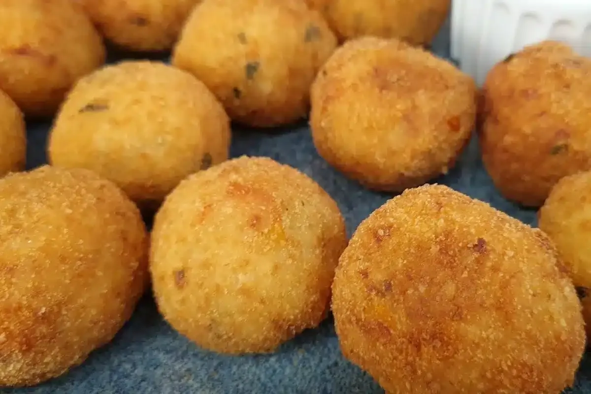 Receita de bolinho de tilápia sequinho por fora e molhadinho