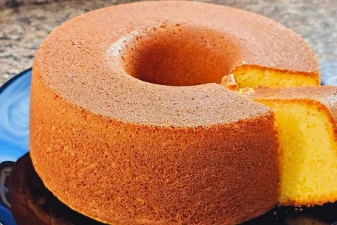 Receita de bolo de fubá com creme de leite para o café ou ch