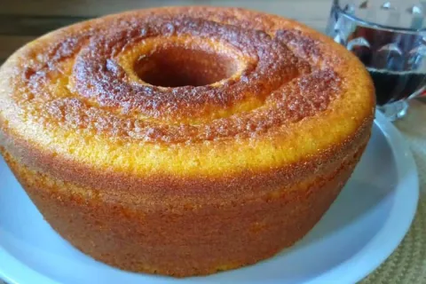Receita de bolo de leite quente para o café da manhã que não