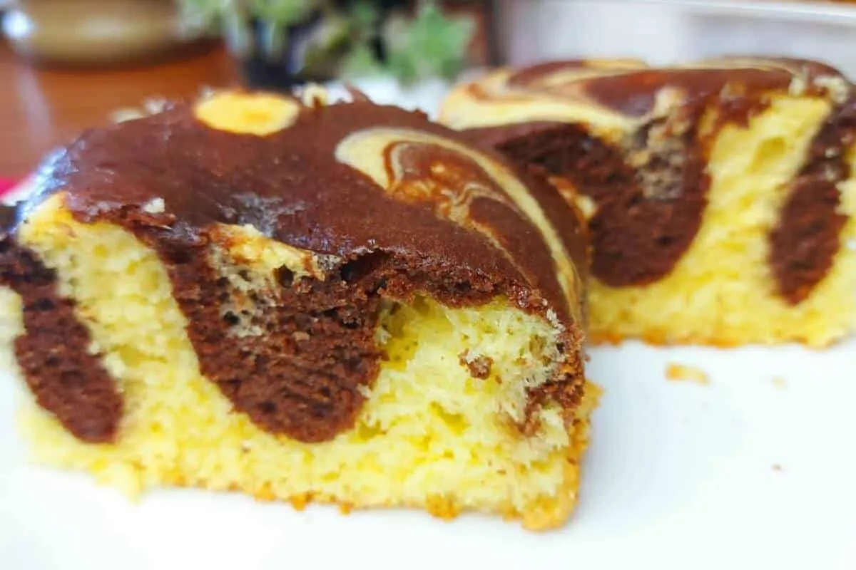 Receita de bolo fofinho e macio com dois sabores que é delic