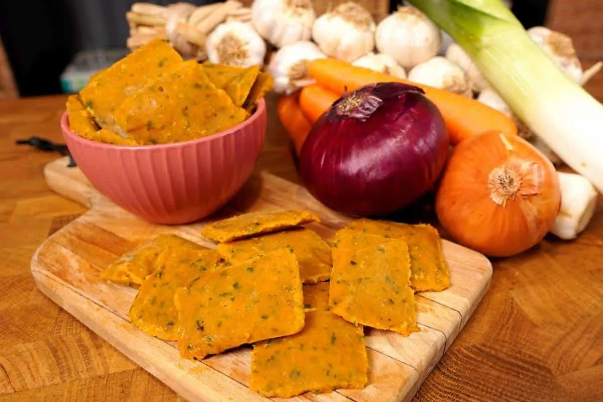 Receita de caldo caseiro de legumes para você temperar seus