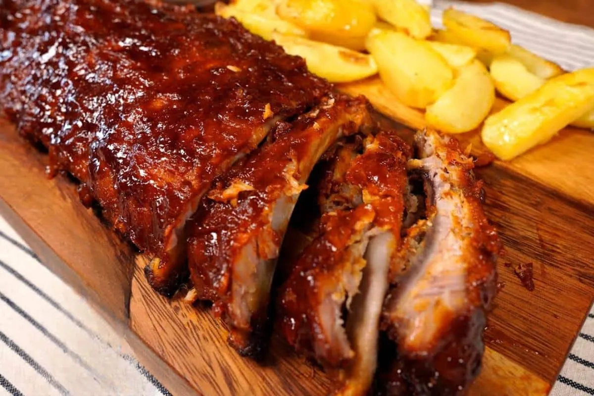 Receita de costelinha com molho barbecue caseiro que fica di