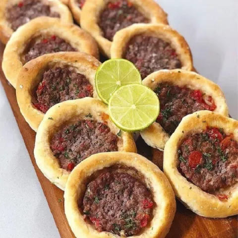 Receita de Esfiha Aberta de Carne