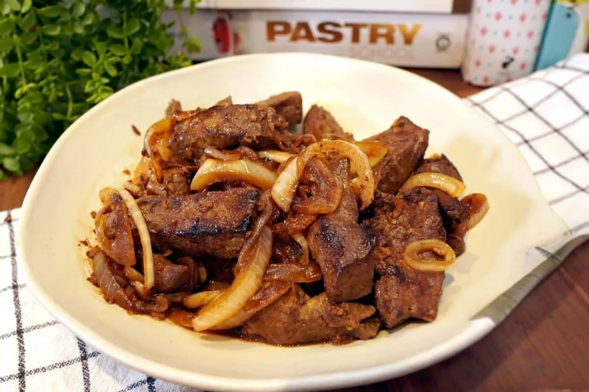 Receita de fígado acebolado que fica saboroso e não fica mui