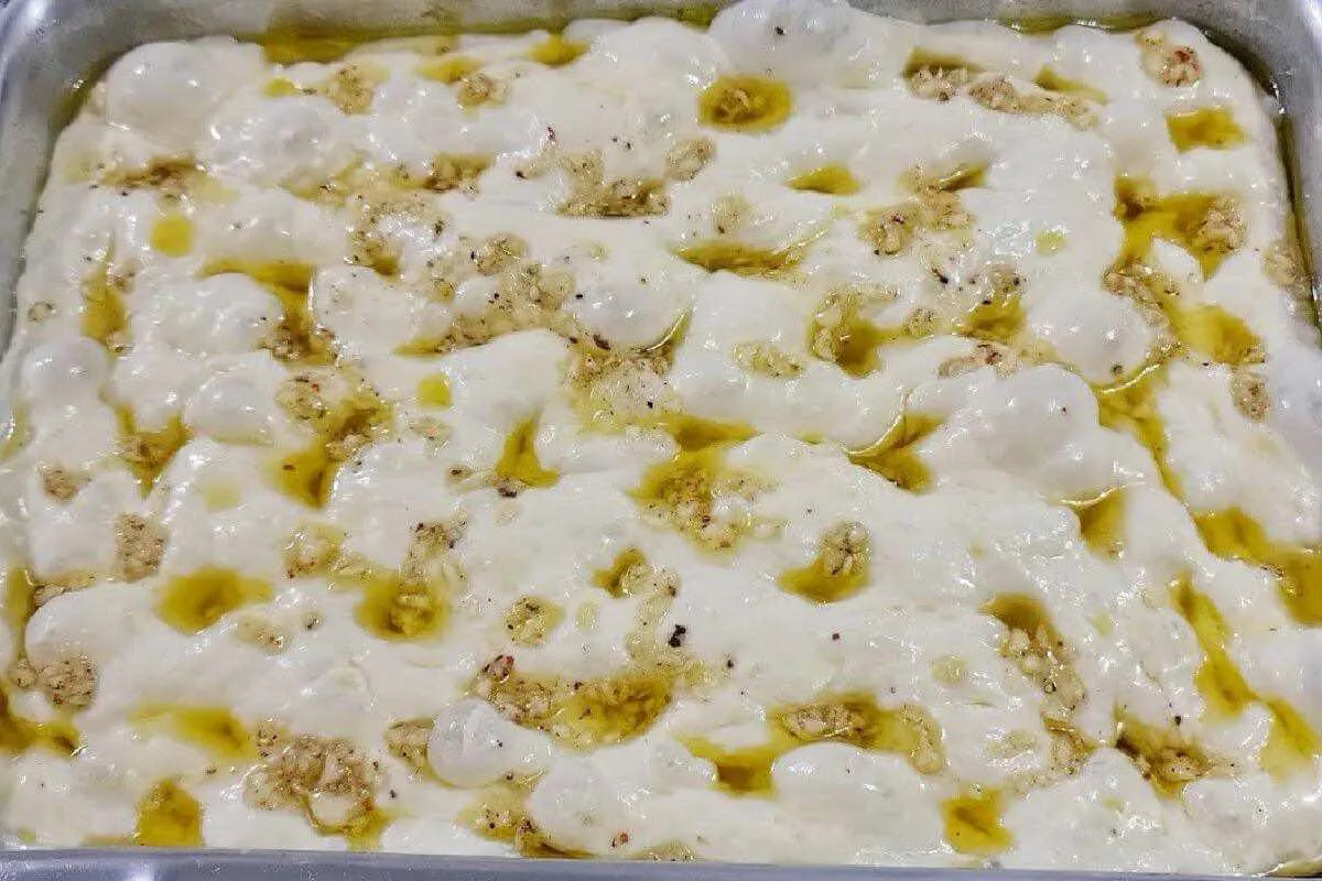 Receita de focaccia: pão de alho de um jeito que você nunca
