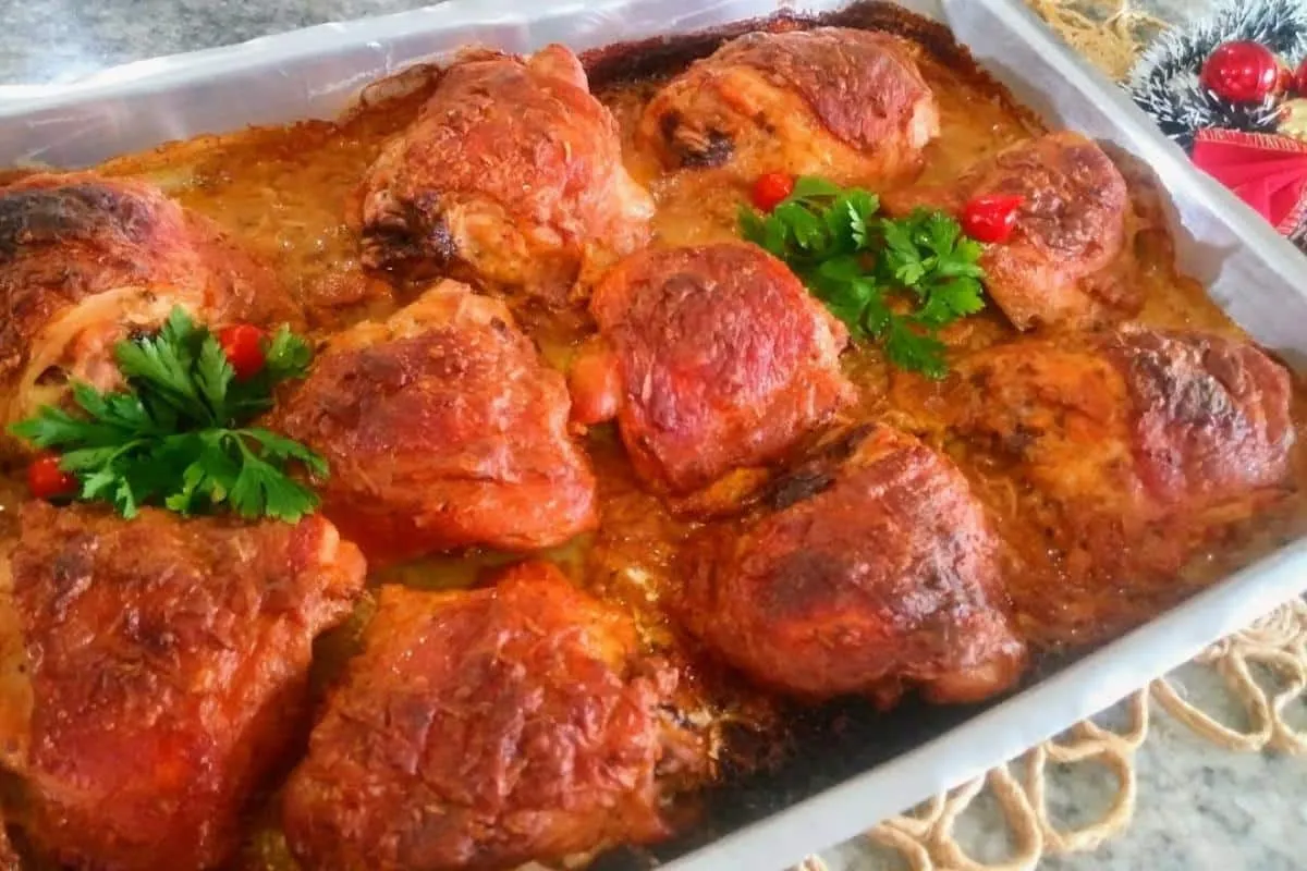 Receita de frango assado de domingo que não seca e fica sucu