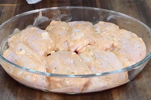 Receita de frango assado na maionese que vai muito bem em qu