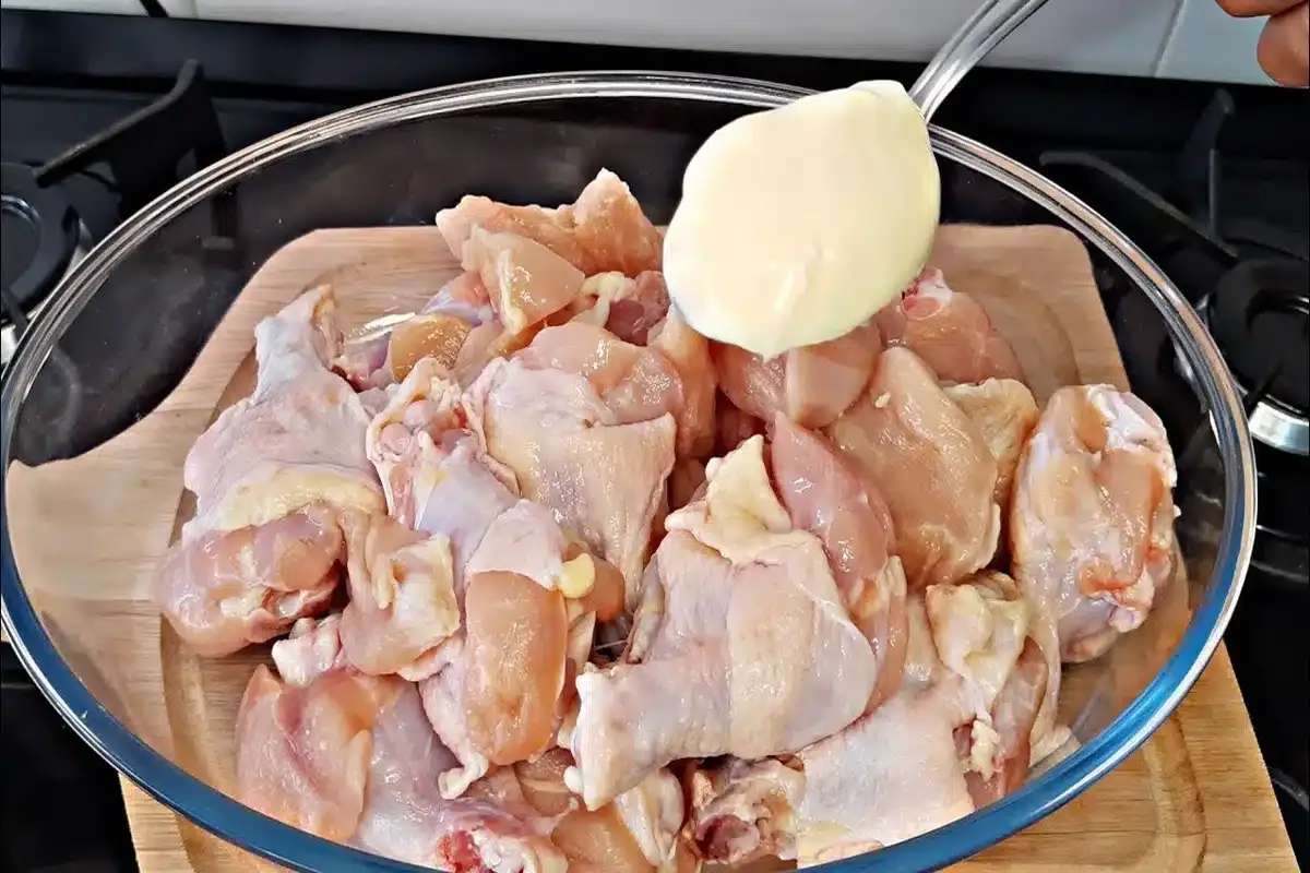 Receita de frango com maionese: é assim que os restaurantes